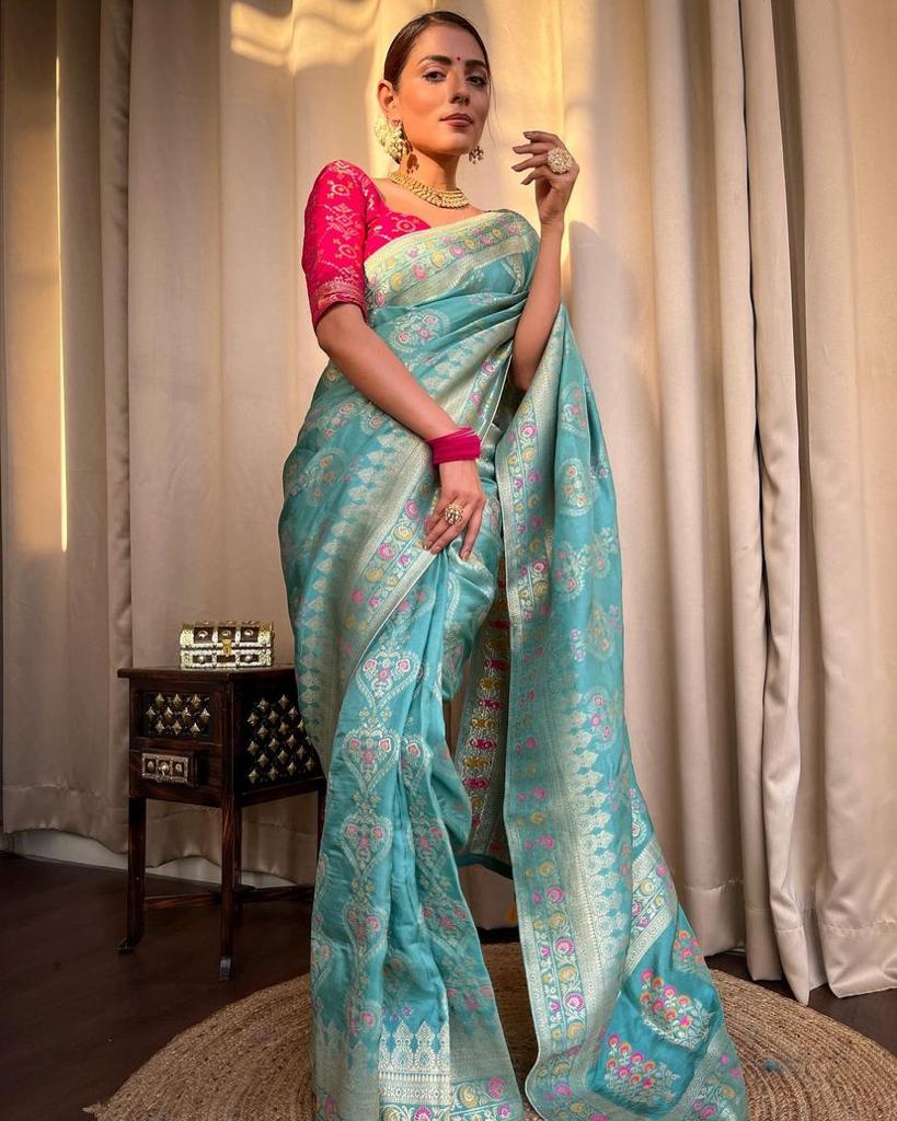 Eclat Firozi Soft Silk Saree With Mesmerising Blouse Piece