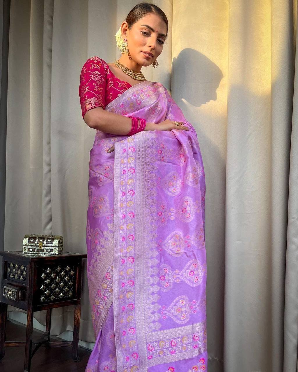 Scrupulous Lavender Soft Silk Saree With Beautiful Blouse Piece