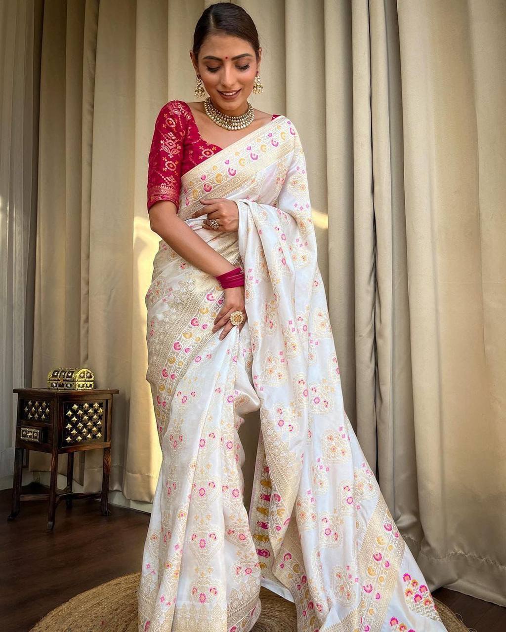 Verdant Off White Soft Silk Saree With Engrossing Blouse Piece