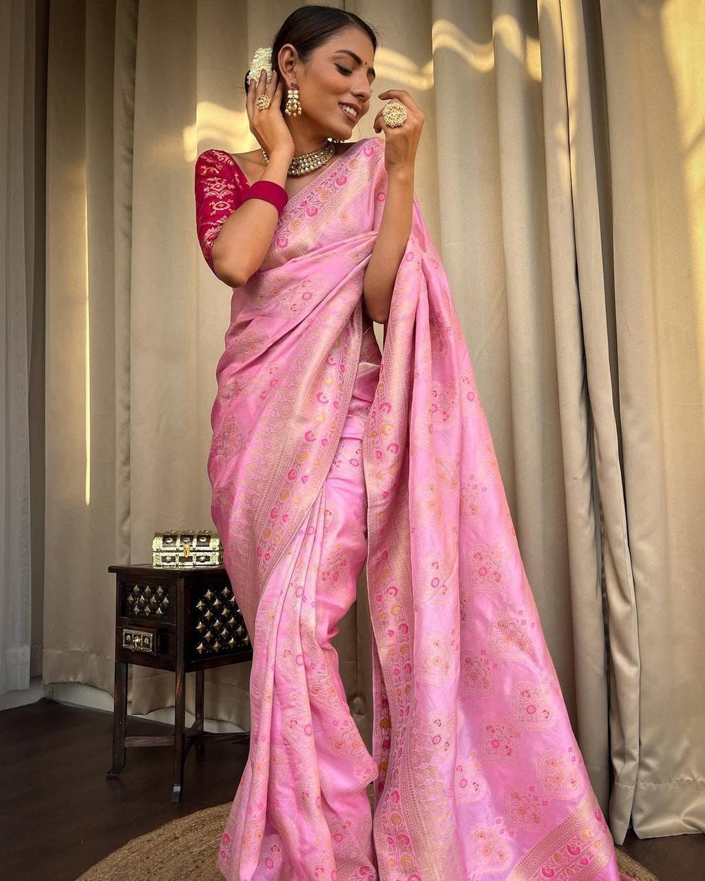Sonorous Pink Soft Silk Saree With Majesty Blouse Piece
