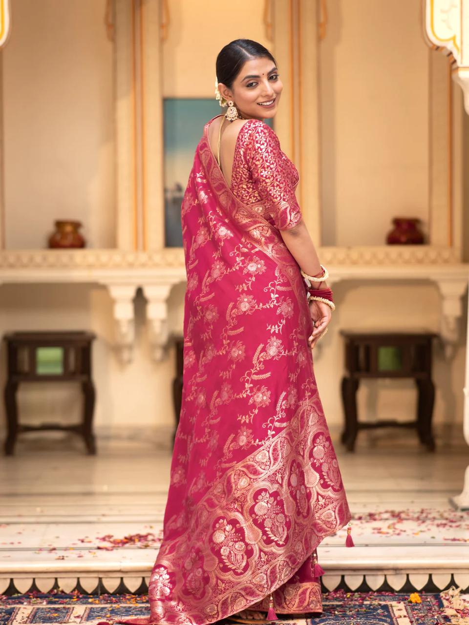 Nebula Dark Pink Soft Silk Saree With Chatoyant Blouse Piece