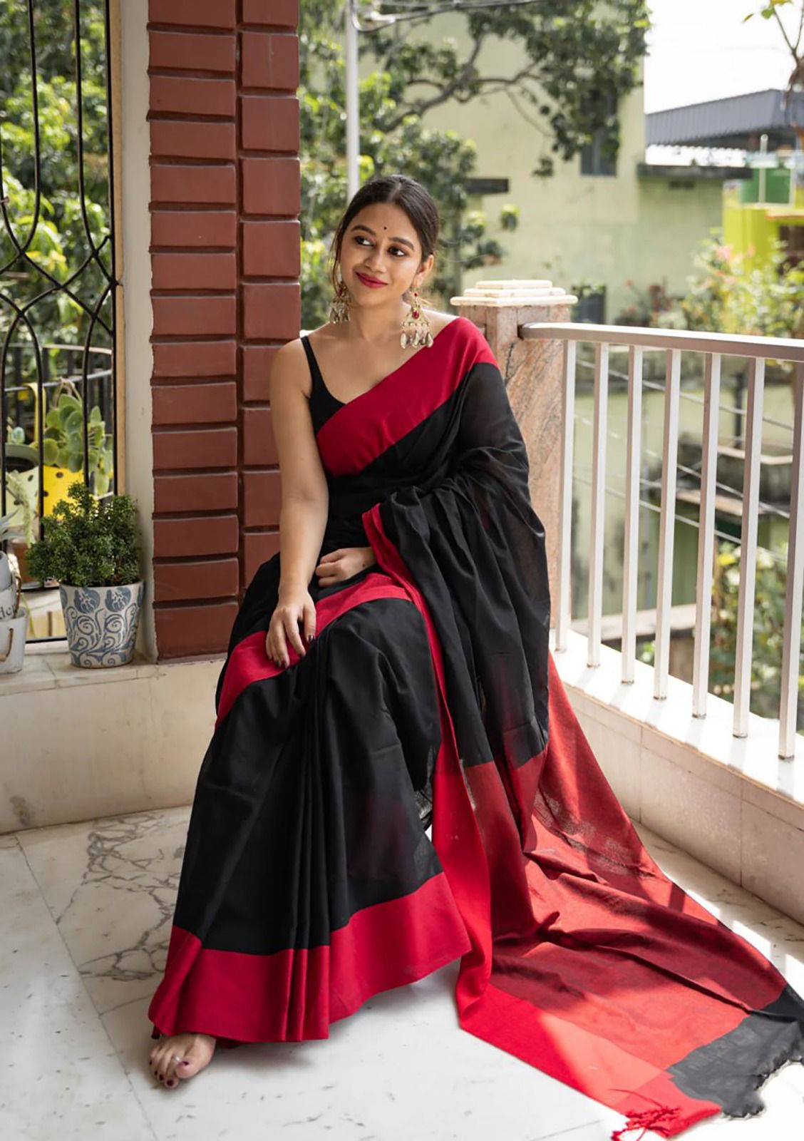 Rock Black Maheshawari Cotton Silk Saree