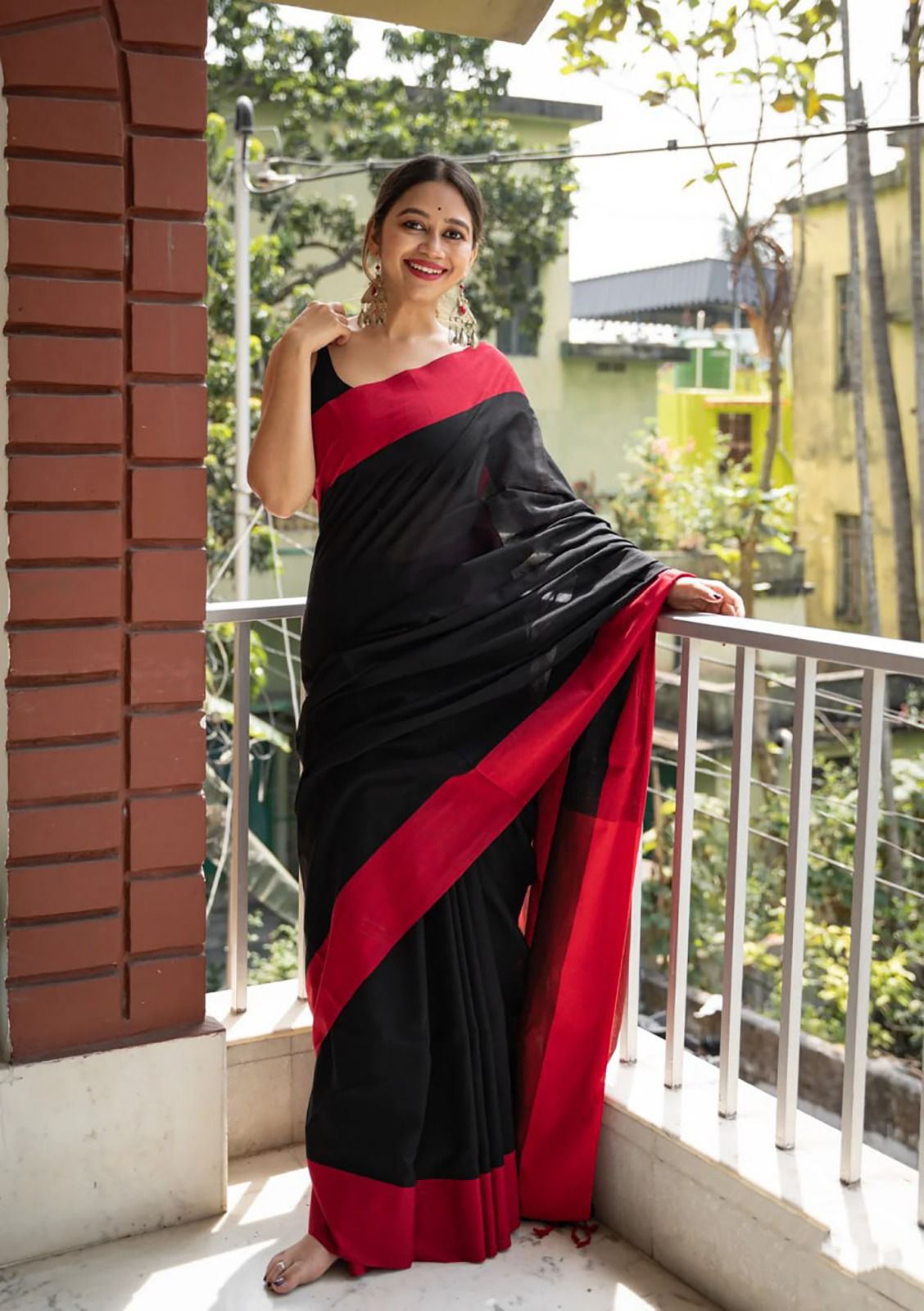 Rock Black Maheshawari Cotton Silk Saree