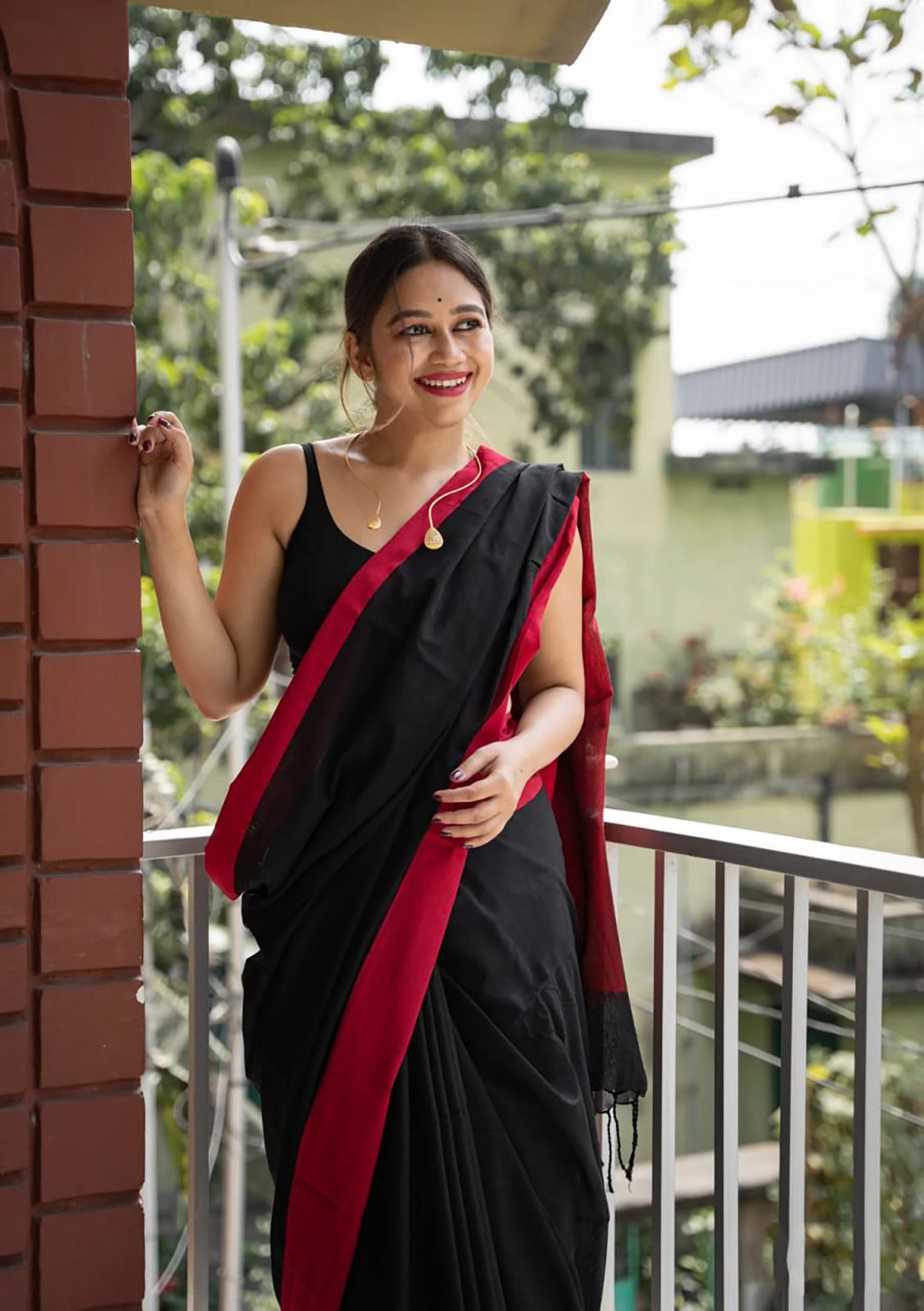 Rock Black Maheshawari Cotton Silk Saree