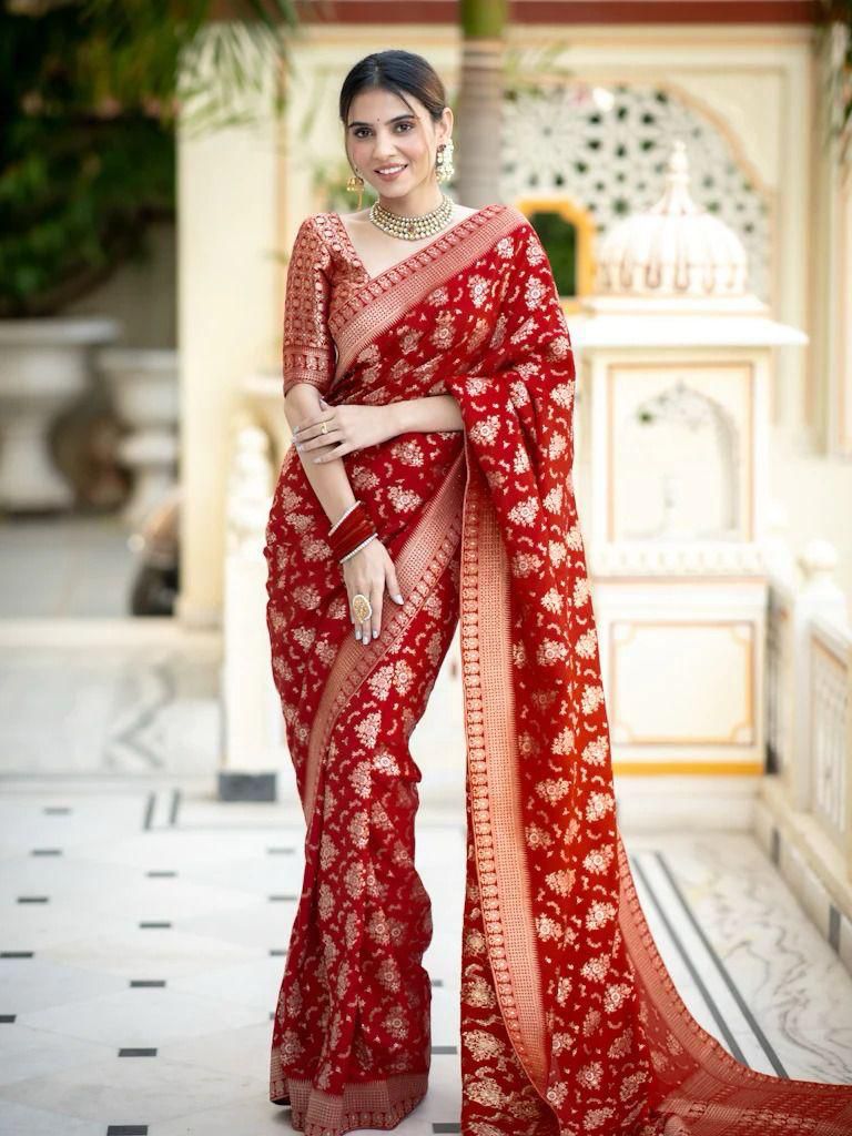Piquant Red Soft Silk Saree With Splendorous Blouse Piece