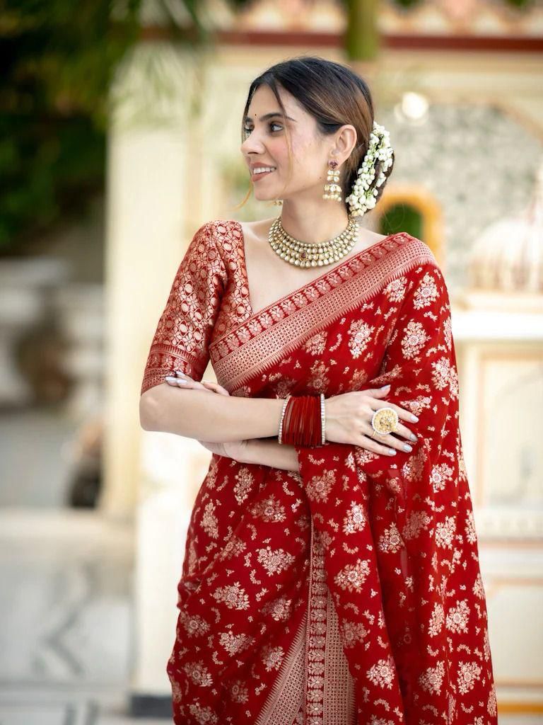 Piquant Red Soft Silk Saree With Splendorous Blouse Piece