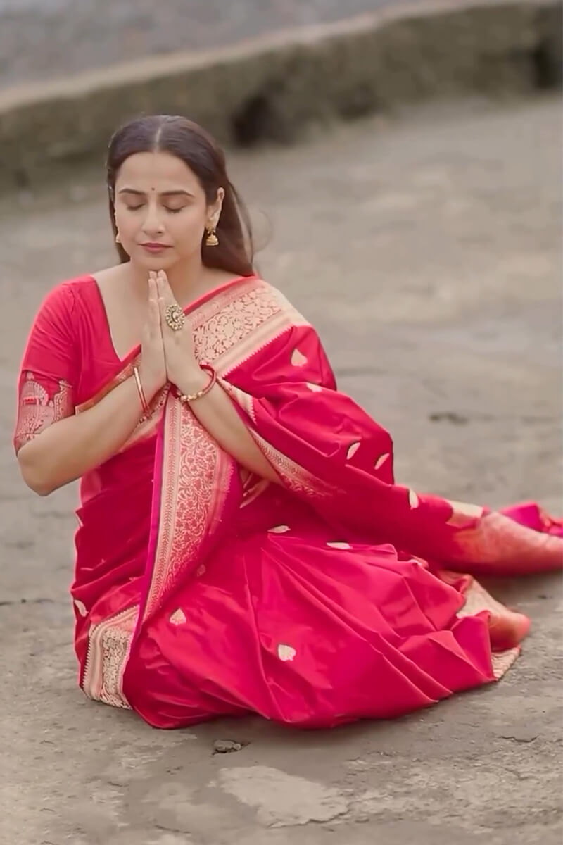 Profuse Dark Pink Soft Silk Saree With Moiety Blouse Piece