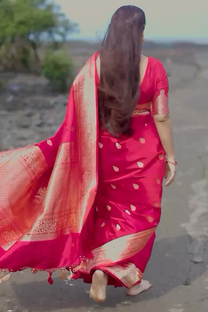 Profuse Dark Pink Soft Silk Saree With Moiety Blouse Piece