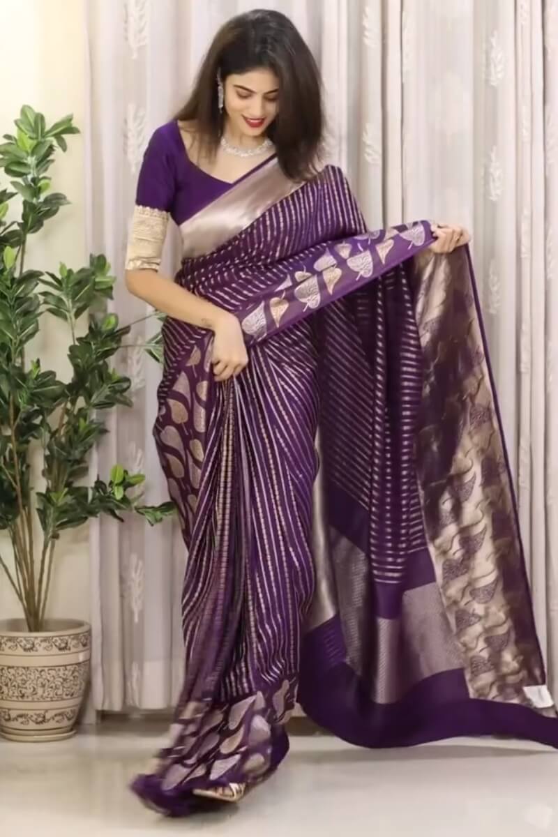 Magnificat Purple Soft Silk Saree With Snappy Blouse Piece