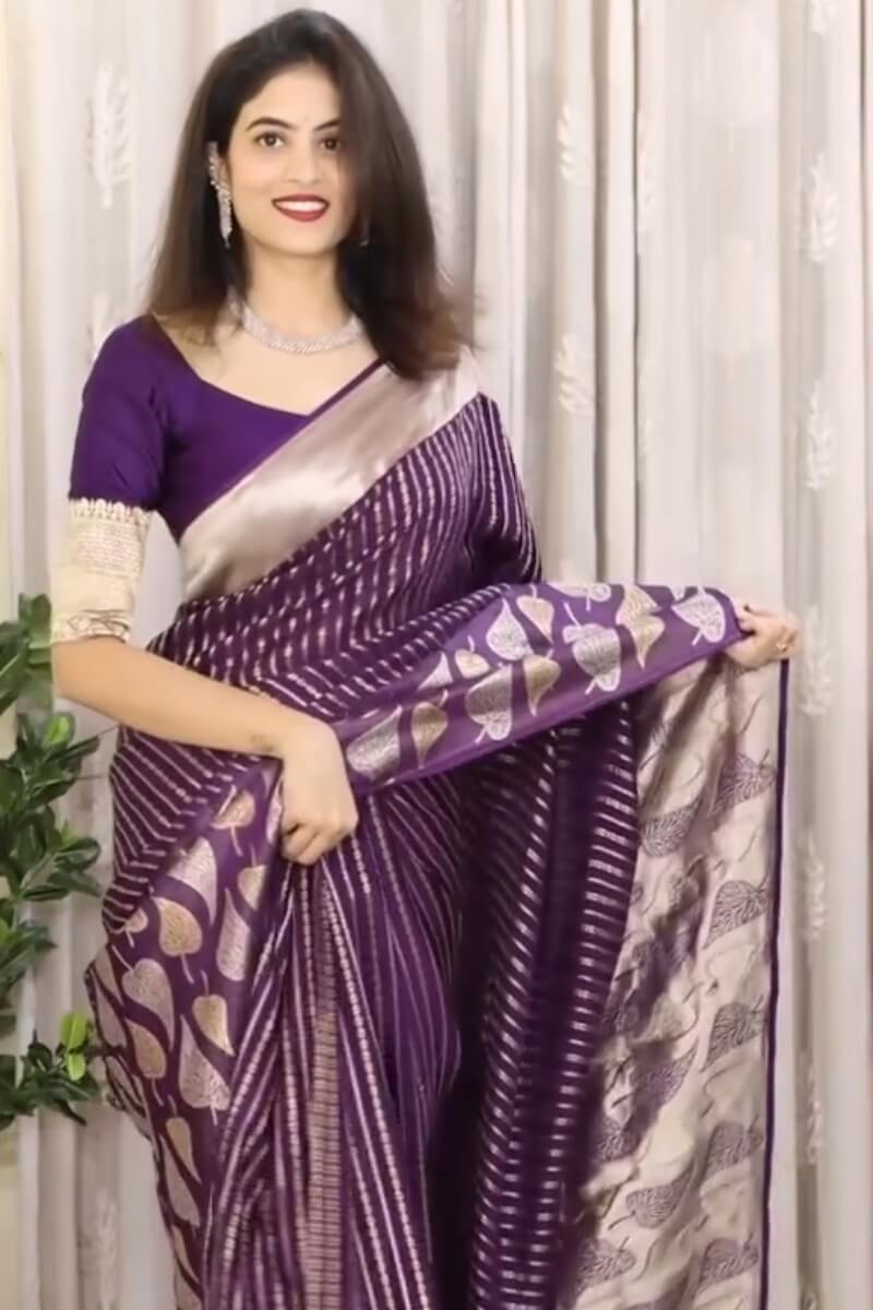Magnificat Purple Soft Silk Saree With Snappy Blouse Piece