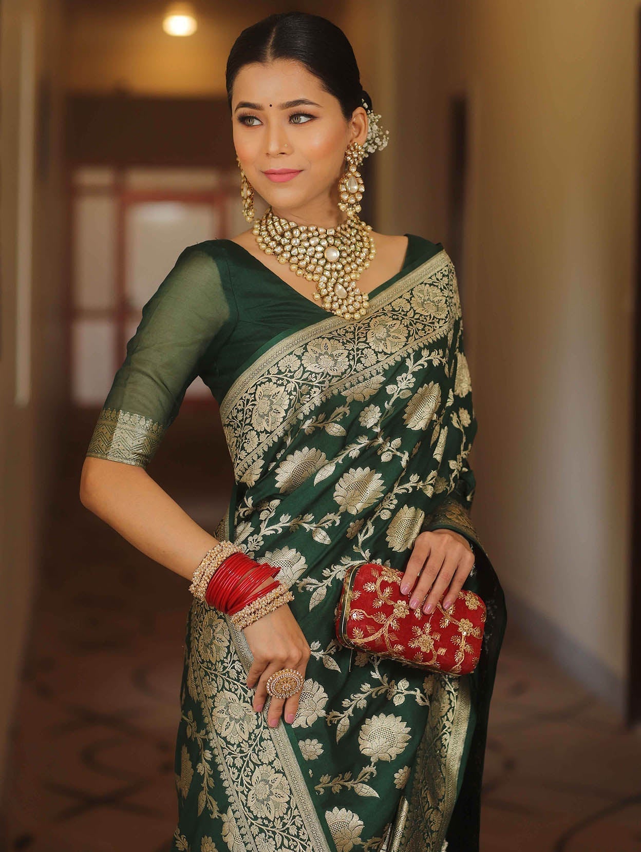 Imaginative Dark Green Soft Silk Saree With Tremendous Blouse Piece