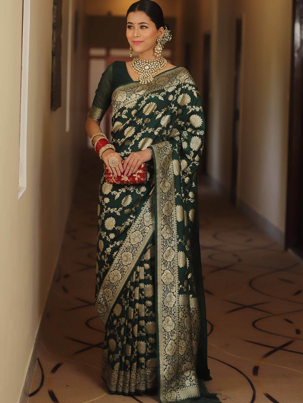 Imaginative Dark Green Soft Silk Saree With Tremendous Blouse Piece
