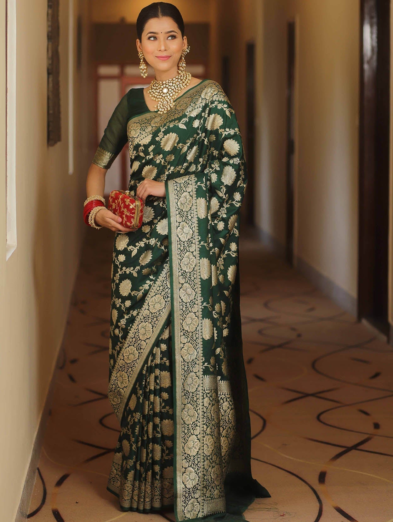 Imaginative Dark Green Soft Silk Saree With Tremendous Blouse Piece