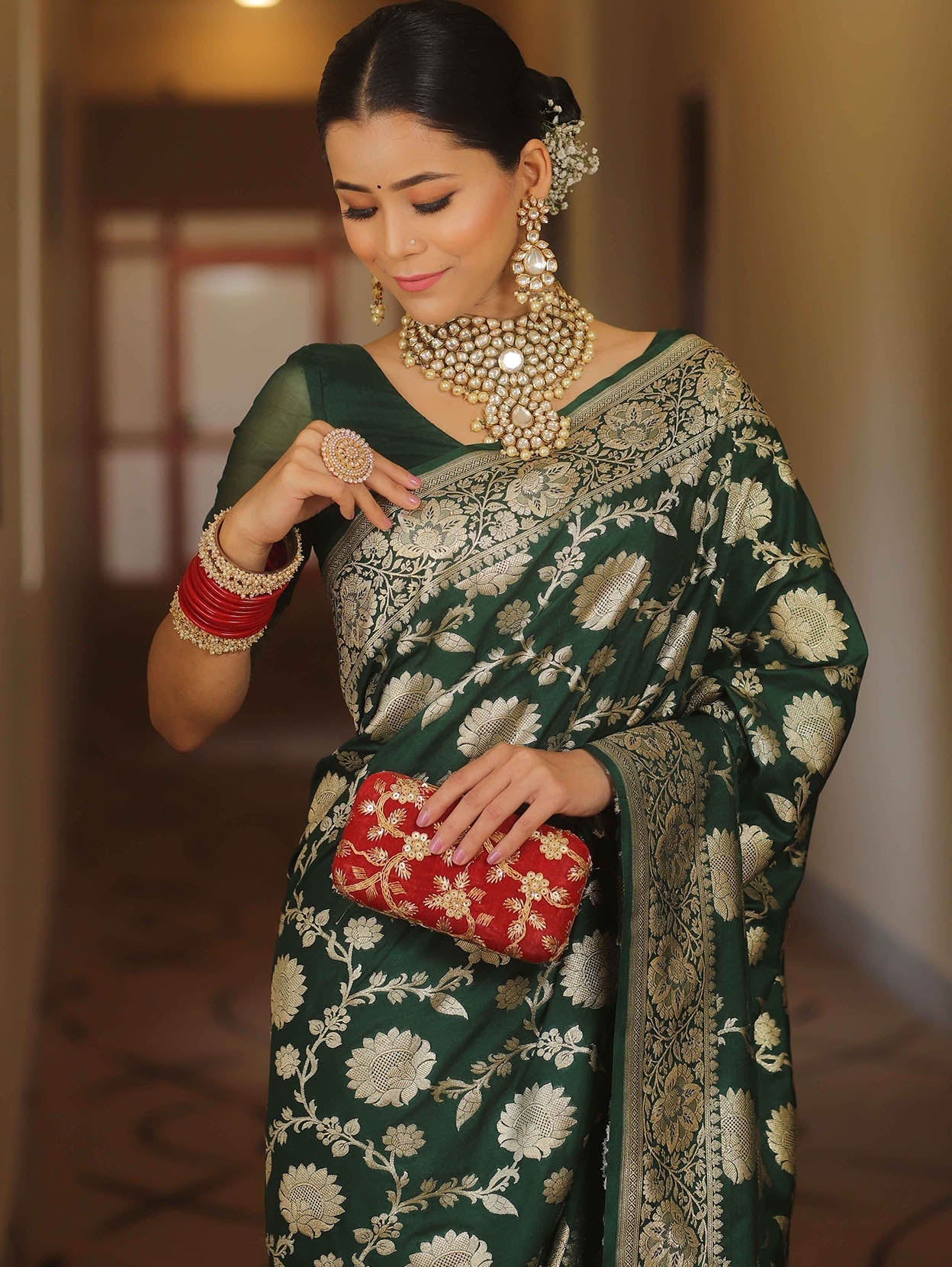 Imaginative Dark Green Soft Silk Saree With Tremendous Blouse Piece