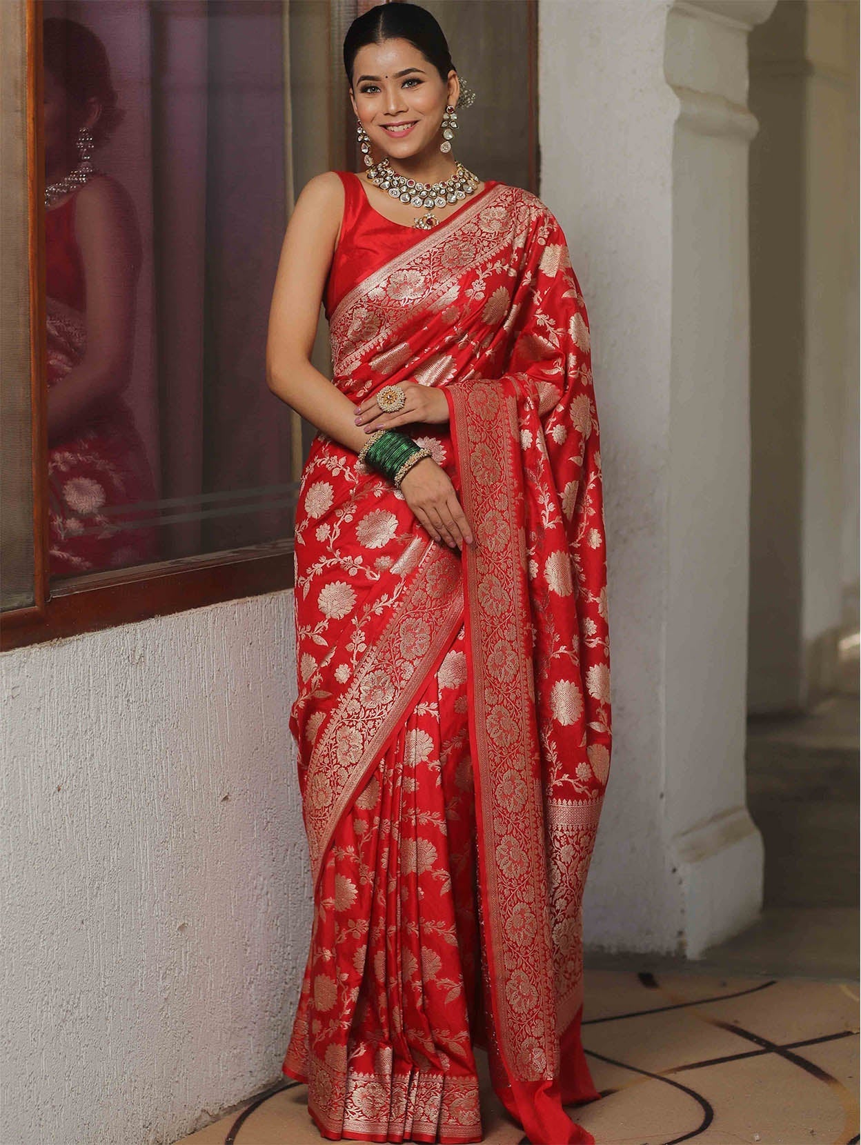 Fantabulous Red Soft Silk Saree With Traditional Blouse Piece