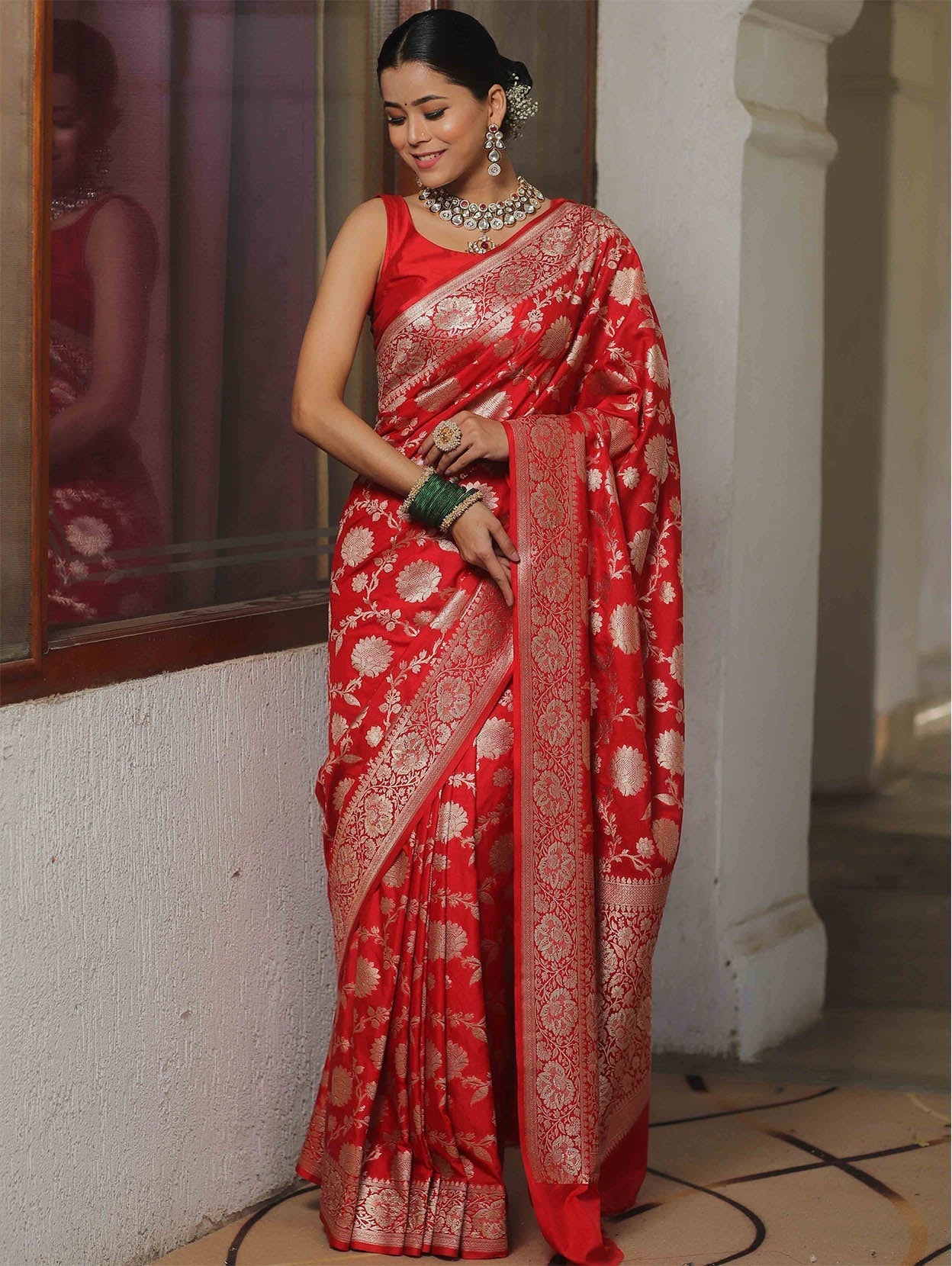 Fantabulous Red Soft Silk Saree With Traditional Blouse Piece