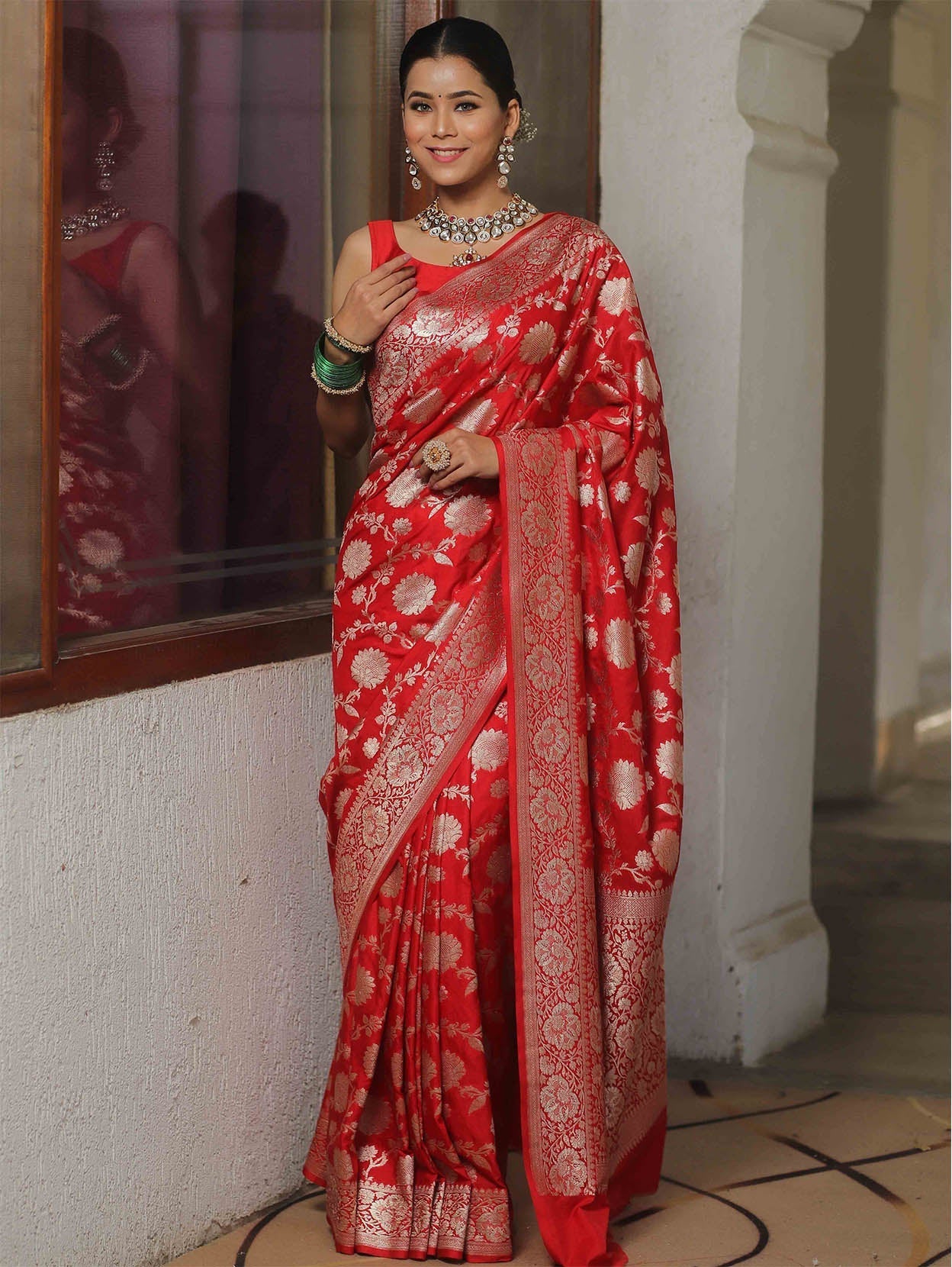 Fantabulous Red Soft Silk Saree With Traditional Blouse Piece
