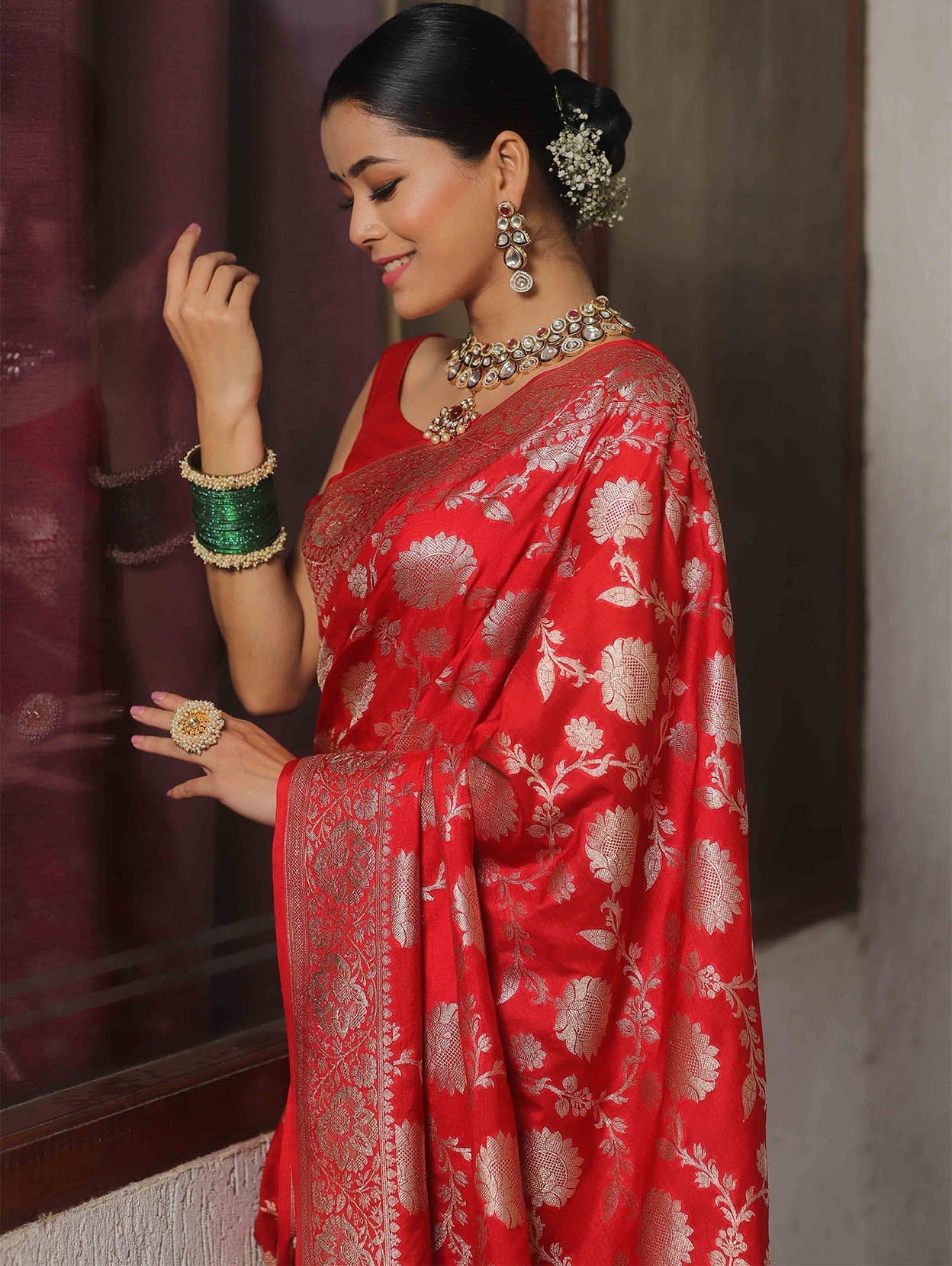 Fantabulous Red Soft Silk Saree With Traditional Blouse Piece