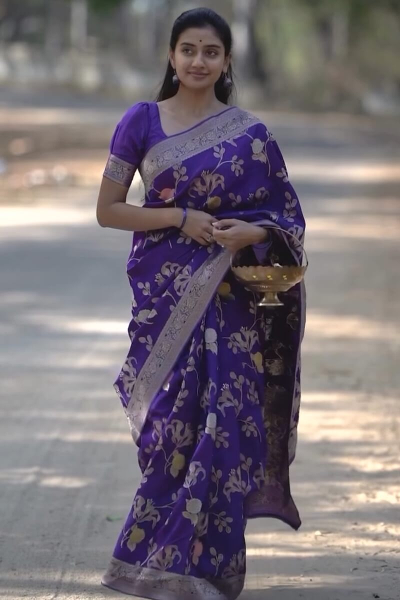 Magnetic Purple Soft Silk Saree With Elegant Blouse Piece