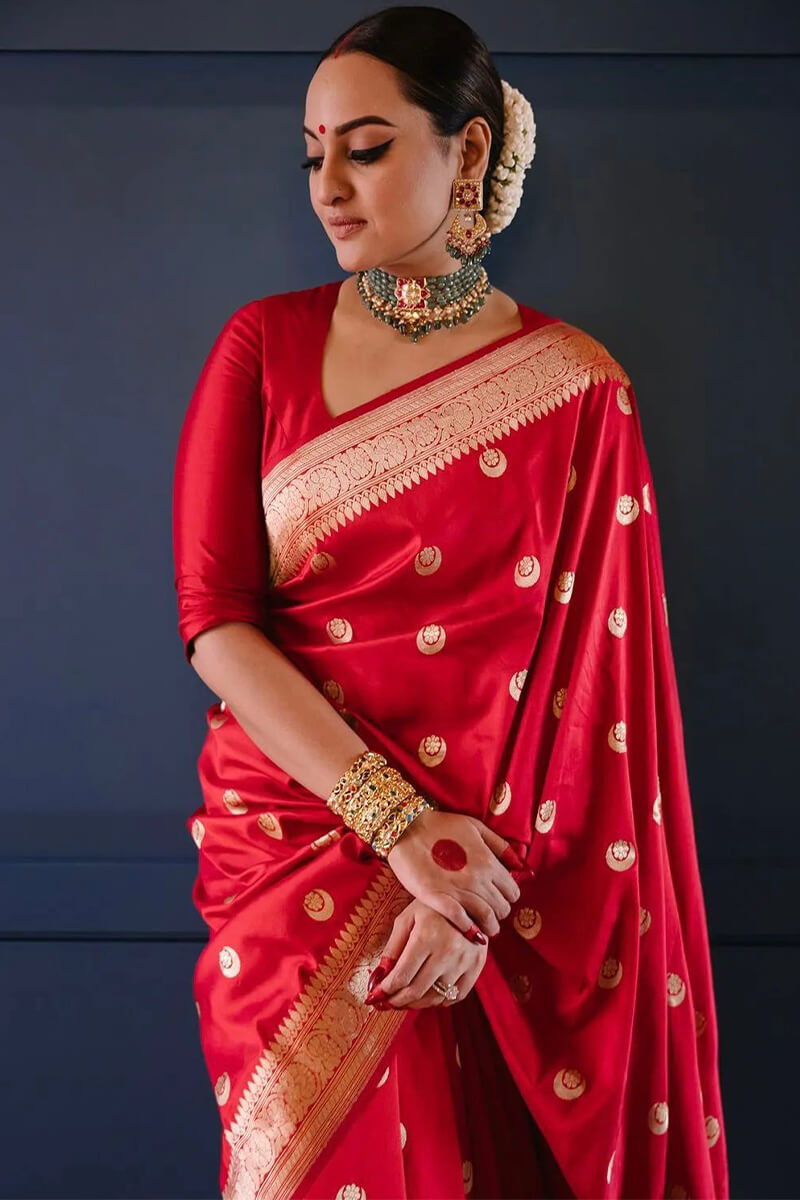 Effervescent Red Soft Silk Saree With Felicitous Blouse Piece