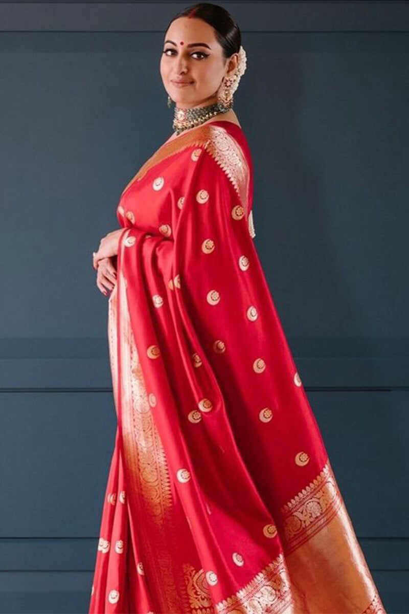 Effervescent Red Soft Silk Saree With Felicitous Blouse Piece