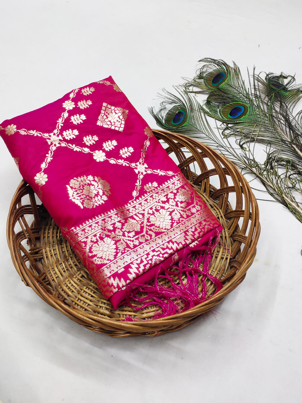 Verdant Dark Pink Pure Banarasi Silk Saree With Arresting Blouse Piece