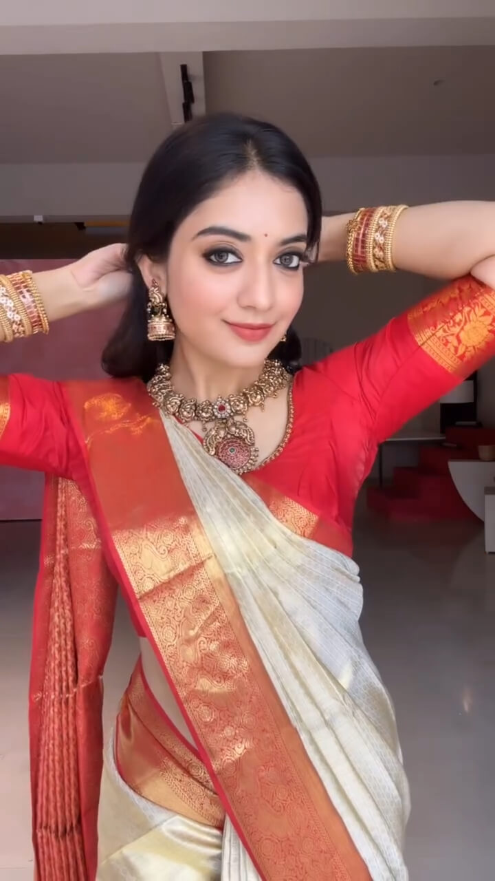 Jazzy Beige Pure Banarasi Silk Saree With Ratatouille Blouse Piece