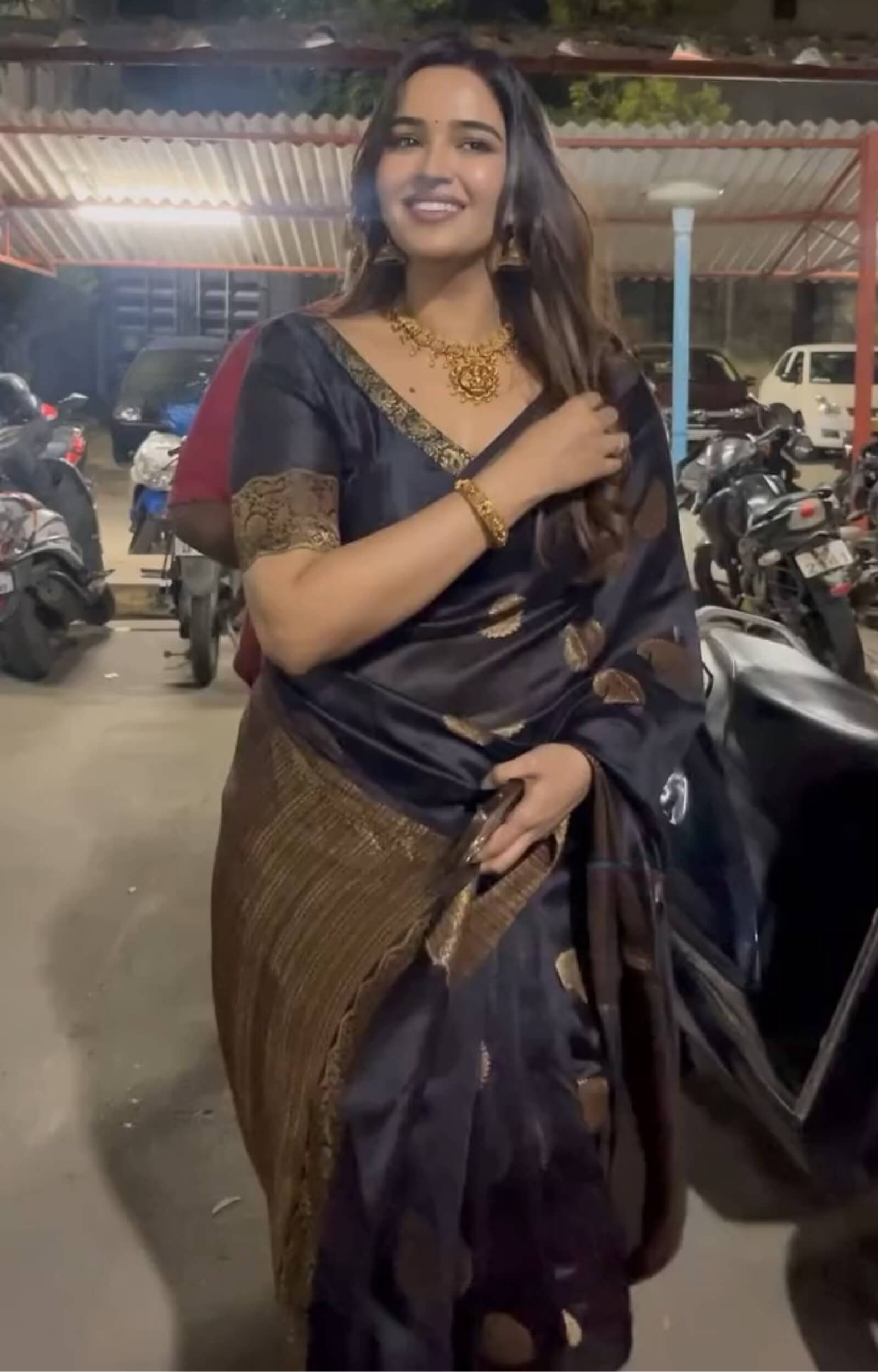 Scintillating Black Soft Silk Saree With Incomparable Blouse Piece