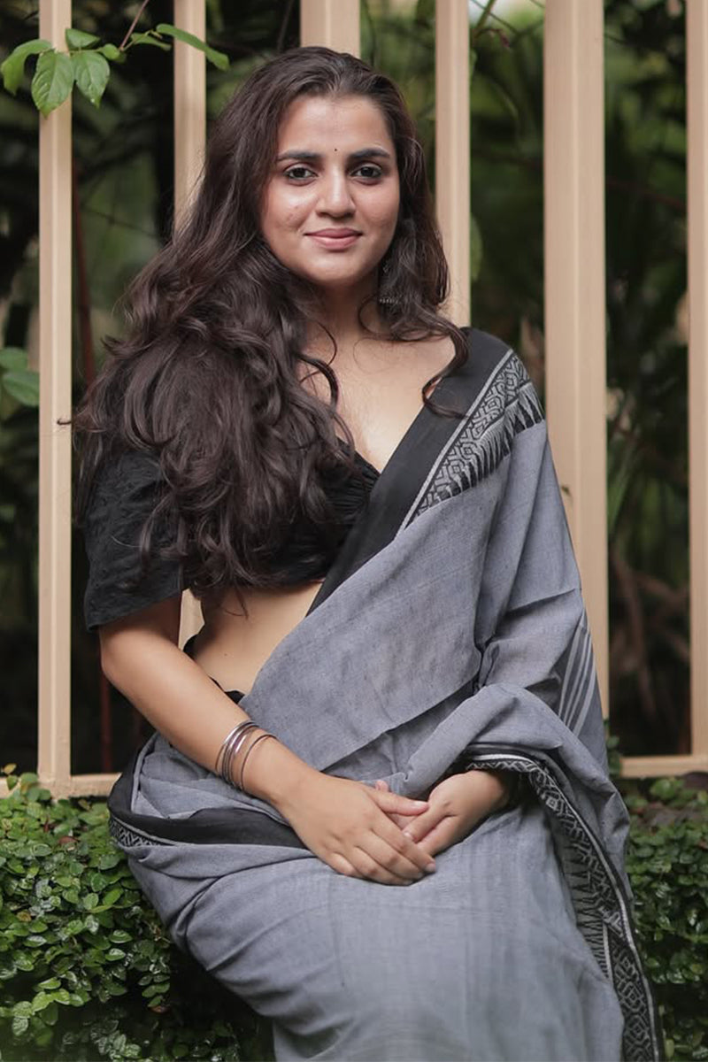 Alluring Grey Cotton Silk Saree With Dazzling Blouse Piece
