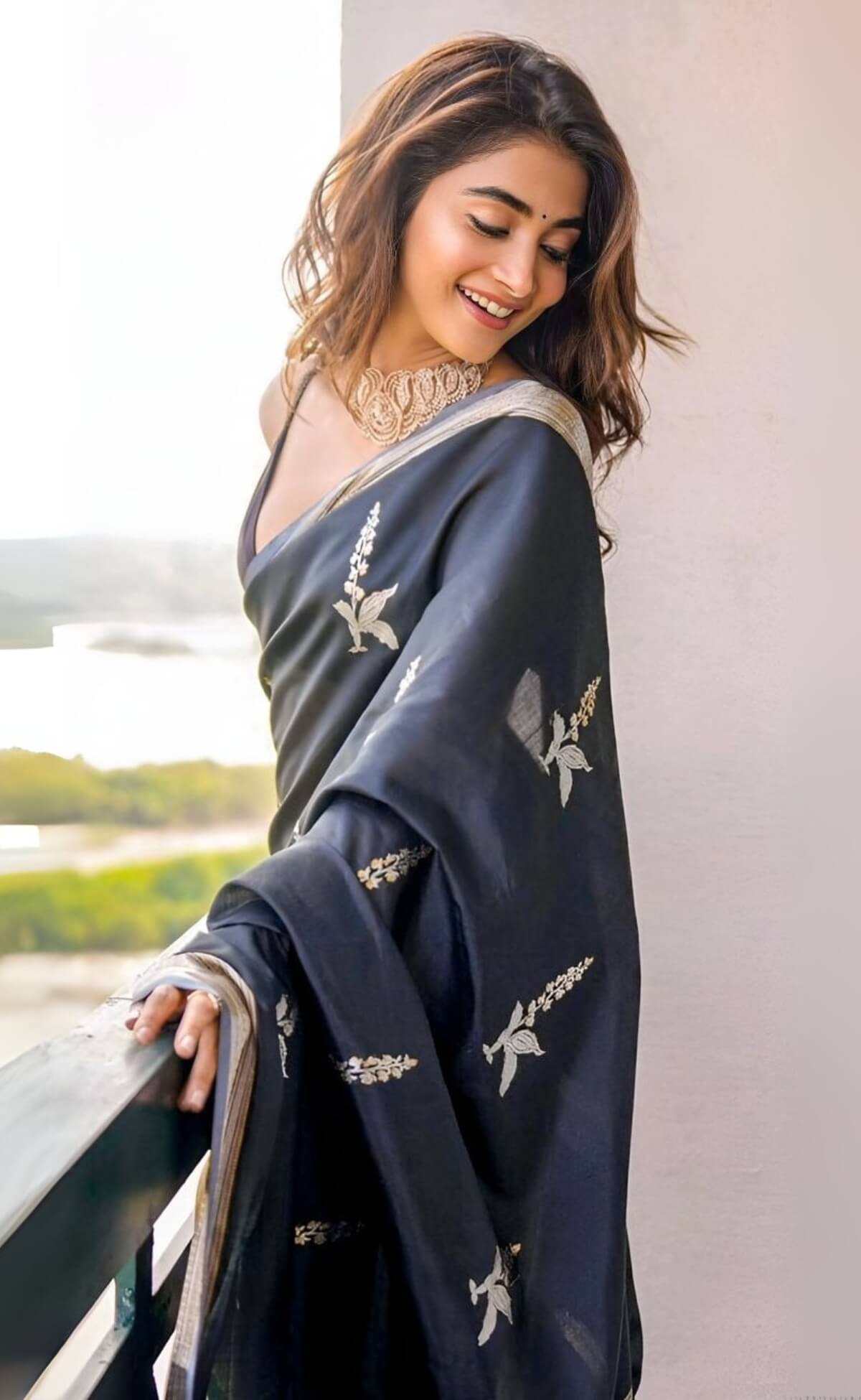 Classy Black Soft Silk Saree With Staggering Blouse Piece