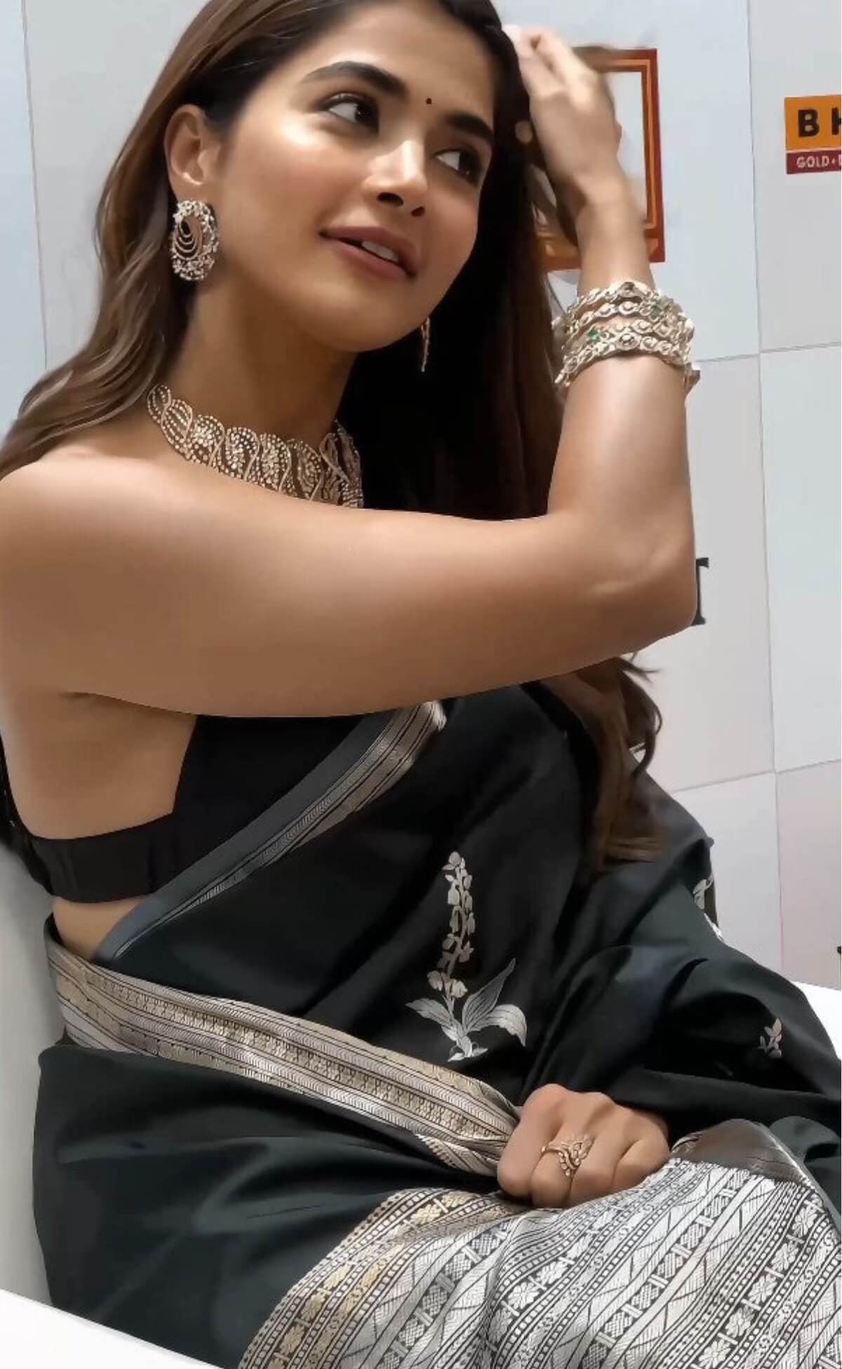 Classy Black Soft Silk Saree With Staggering Blouse Piece