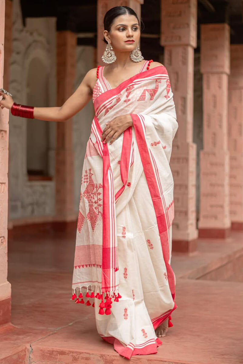 Jazzy Off White Cotton Silk Saree With Capricious Blouse Piece