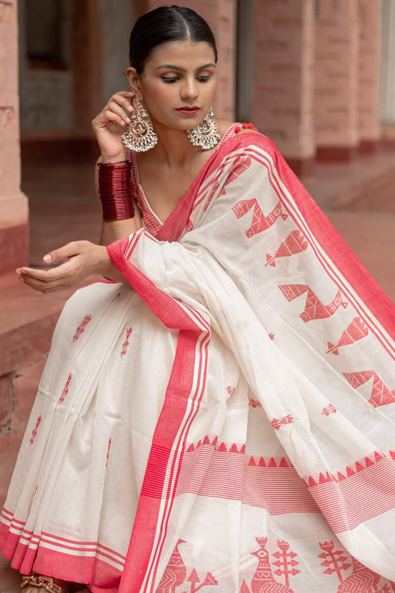 Jazzy Off White Cotton Silk Saree With Capricious Blouse Piece