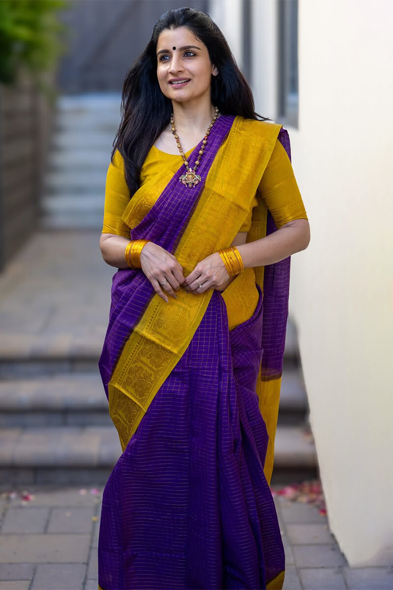 Delectable Purple Soft Silk Saree With Engrossing Blouse Piece