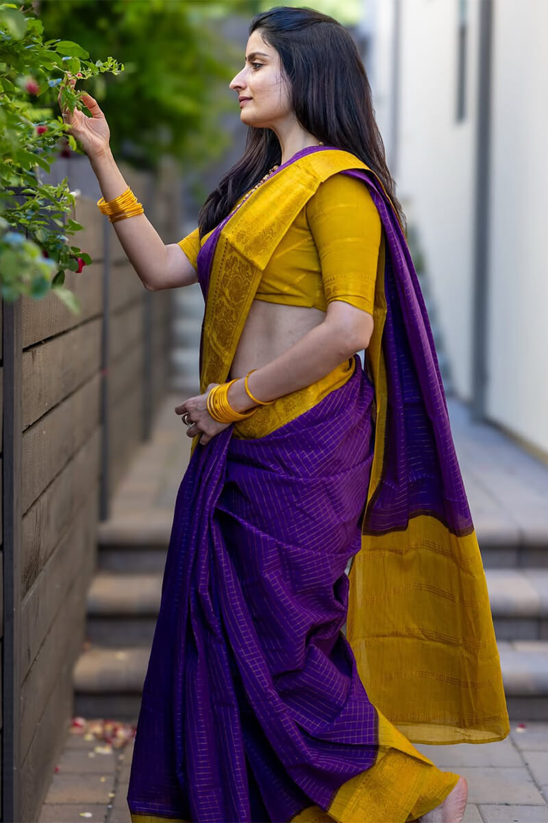 Delectable Purple Soft Silk Saree With Engrossing Blouse Piece