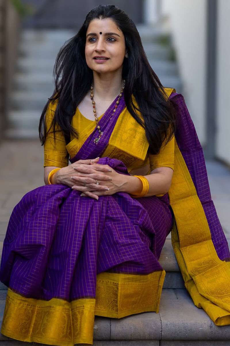 Delectable Purple Soft Silk Saree With Engrossing Blouse Piece