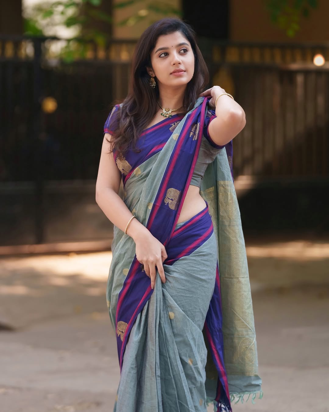Flameboyant Grey Cotton Silk Saree With Imaginative Blouse Piece