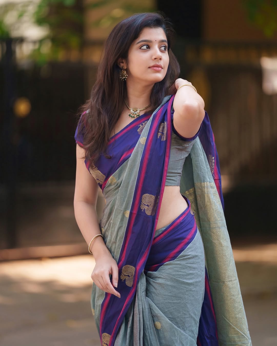 Flameboyant Grey Cotton Silk Saree With Imaginative Blouse Piece