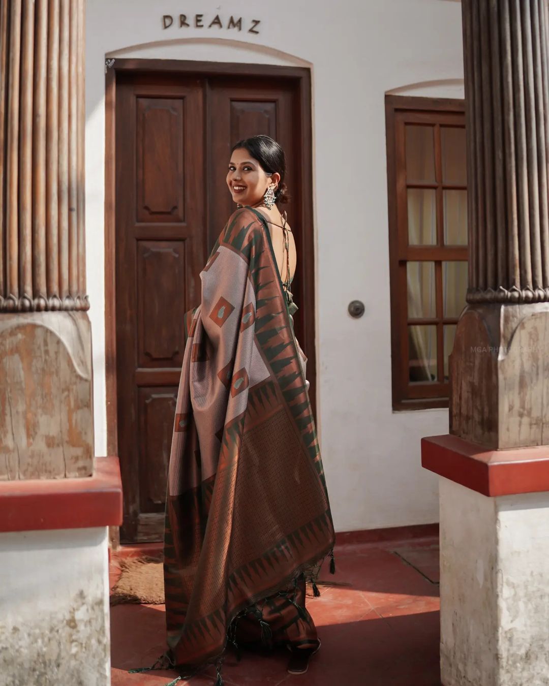 Symmetrical Grey Soft Silk Saree With Panoply Blouse Piece