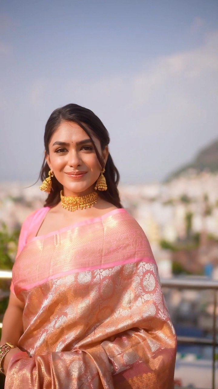 Confounding Pink Soft Banarasi Silk Saree With Impressive Blouse Piece