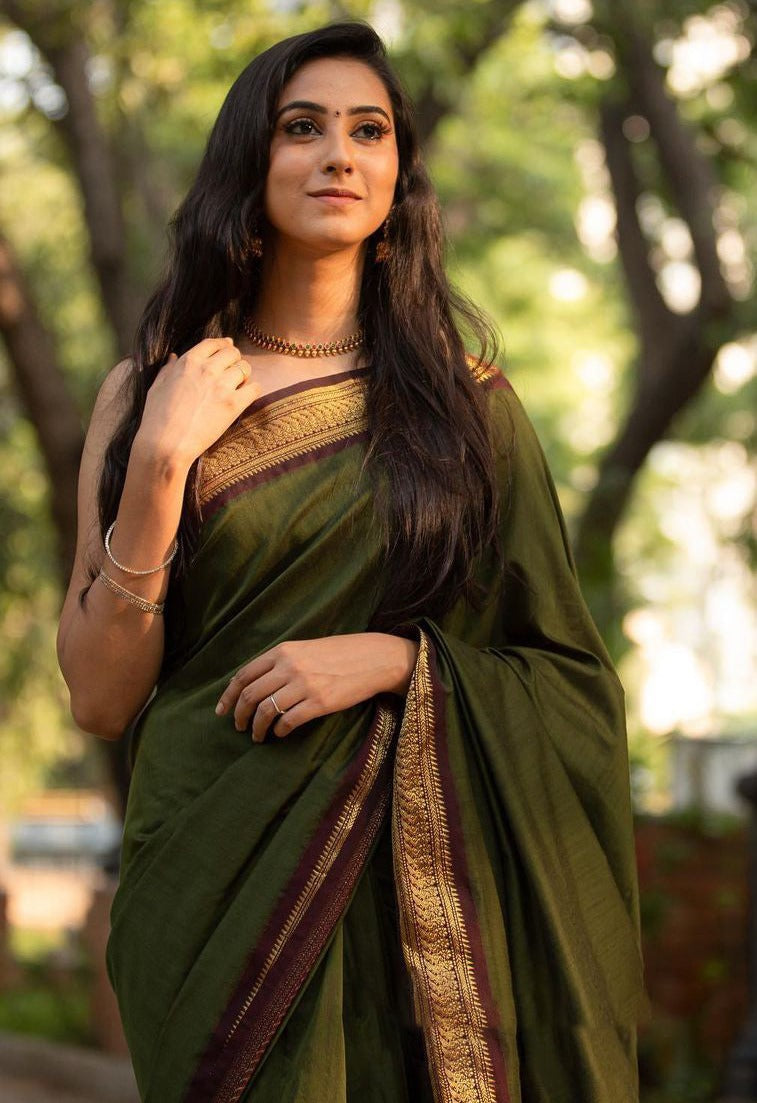 Delectable Green Soft Banarasi Silk Saree With Proficient Blouse Piece