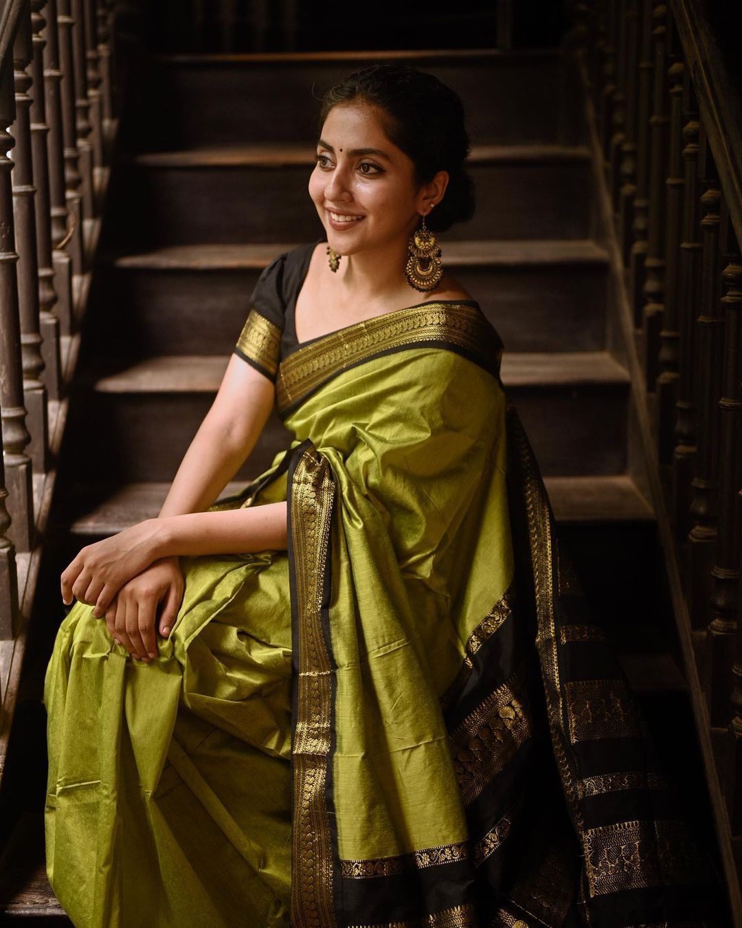 Woebegone Mehndi Soft Banarasi Silk Saree With Unequalled Blouse Piece