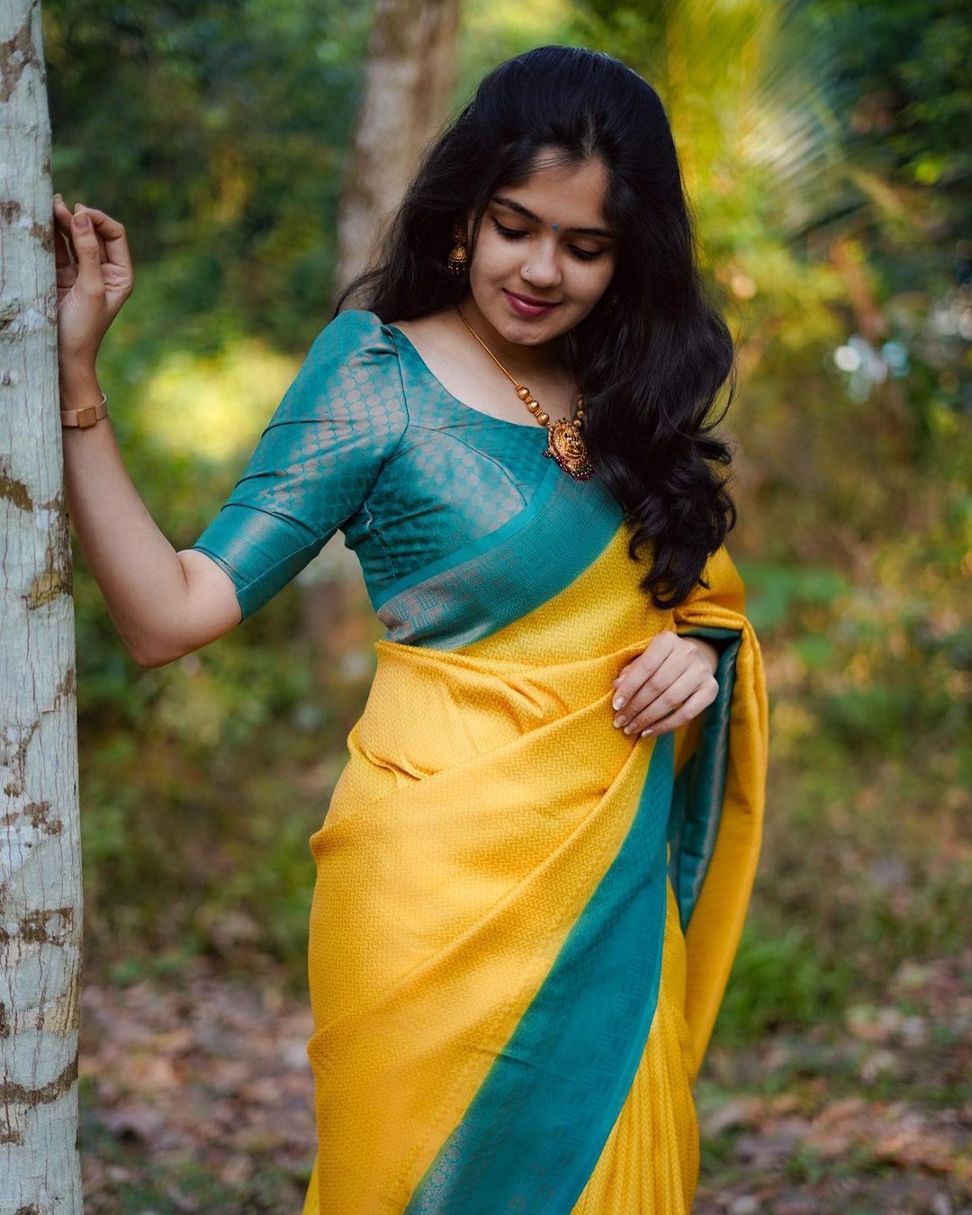 Surreptitious Yellow Soft Silk Saree With Fairytale Blouse Piece