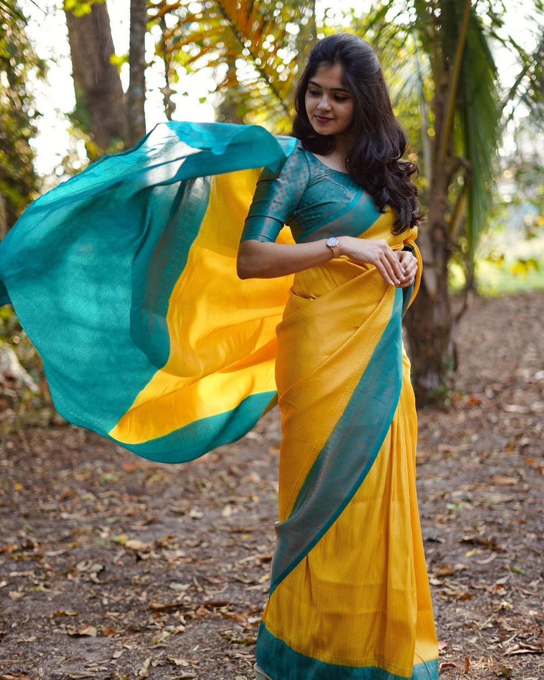 Surreptitious Yellow Soft Silk Saree With Fairytale Blouse Piece