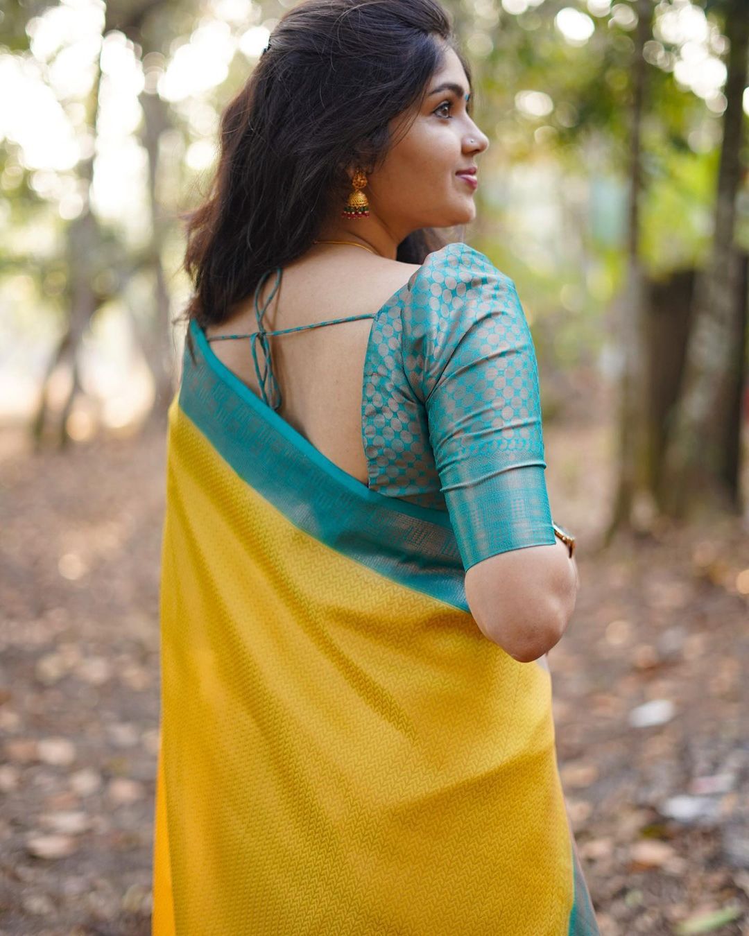 Surreptitious Yellow Soft Silk Saree With Fairytale Blouse Piece