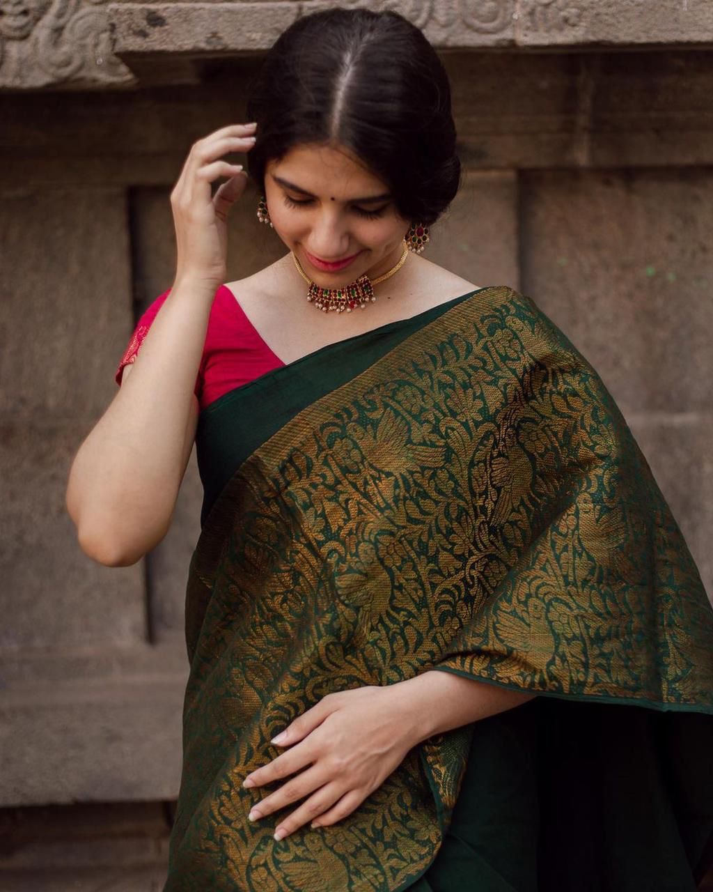 Opulent Green Soft Silk Saree With Gorgeous Blouse Piece