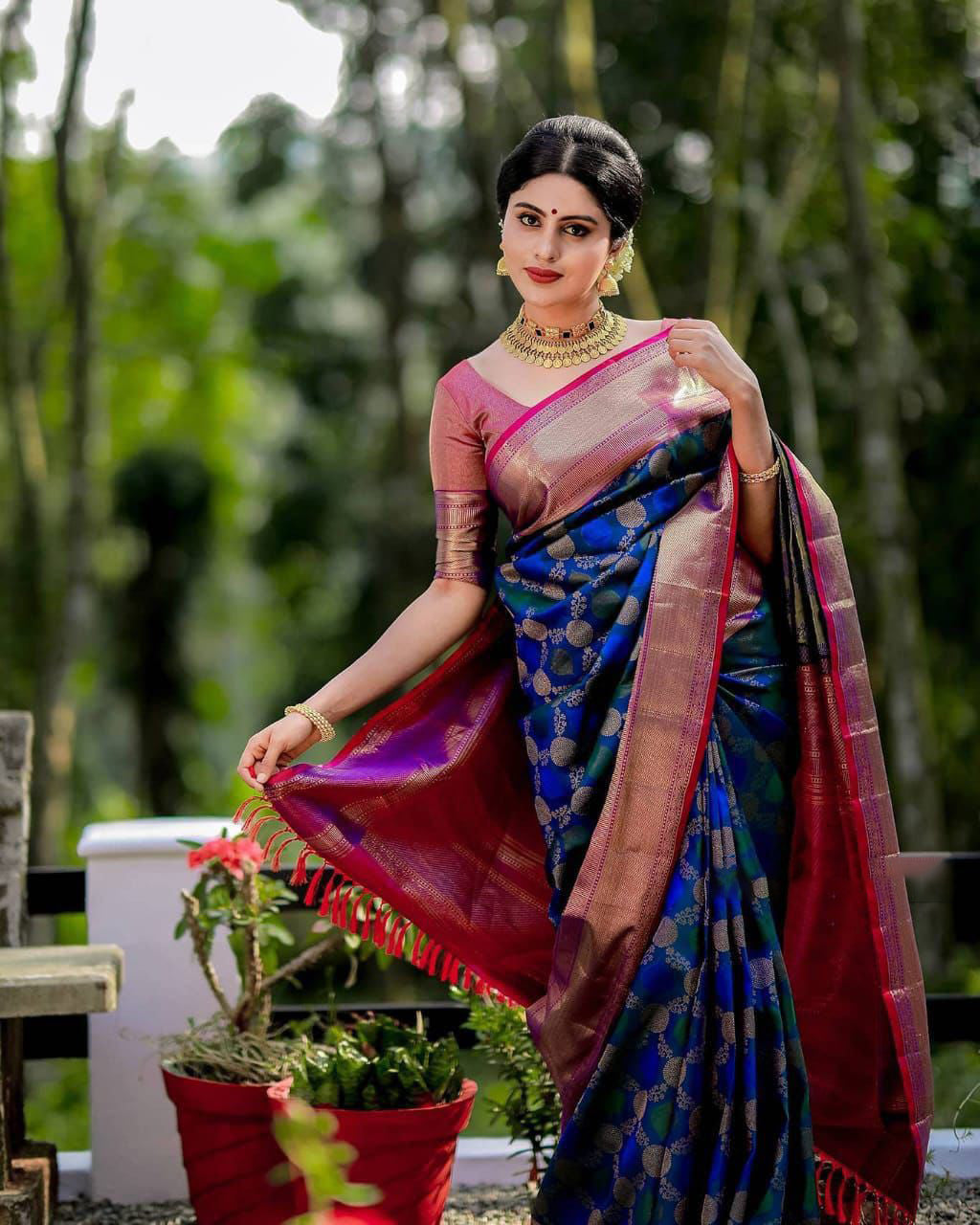 Delightful Blue Soft Banarasi Silk Saree With Pleasant Blouse Piece