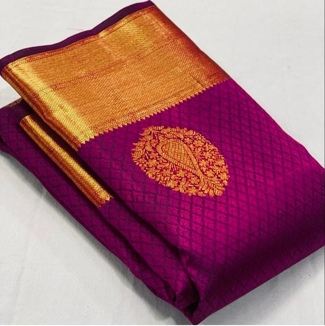 Artistic Magenta Soft Banarasi Silk Saree With Lissome Blouse Piece