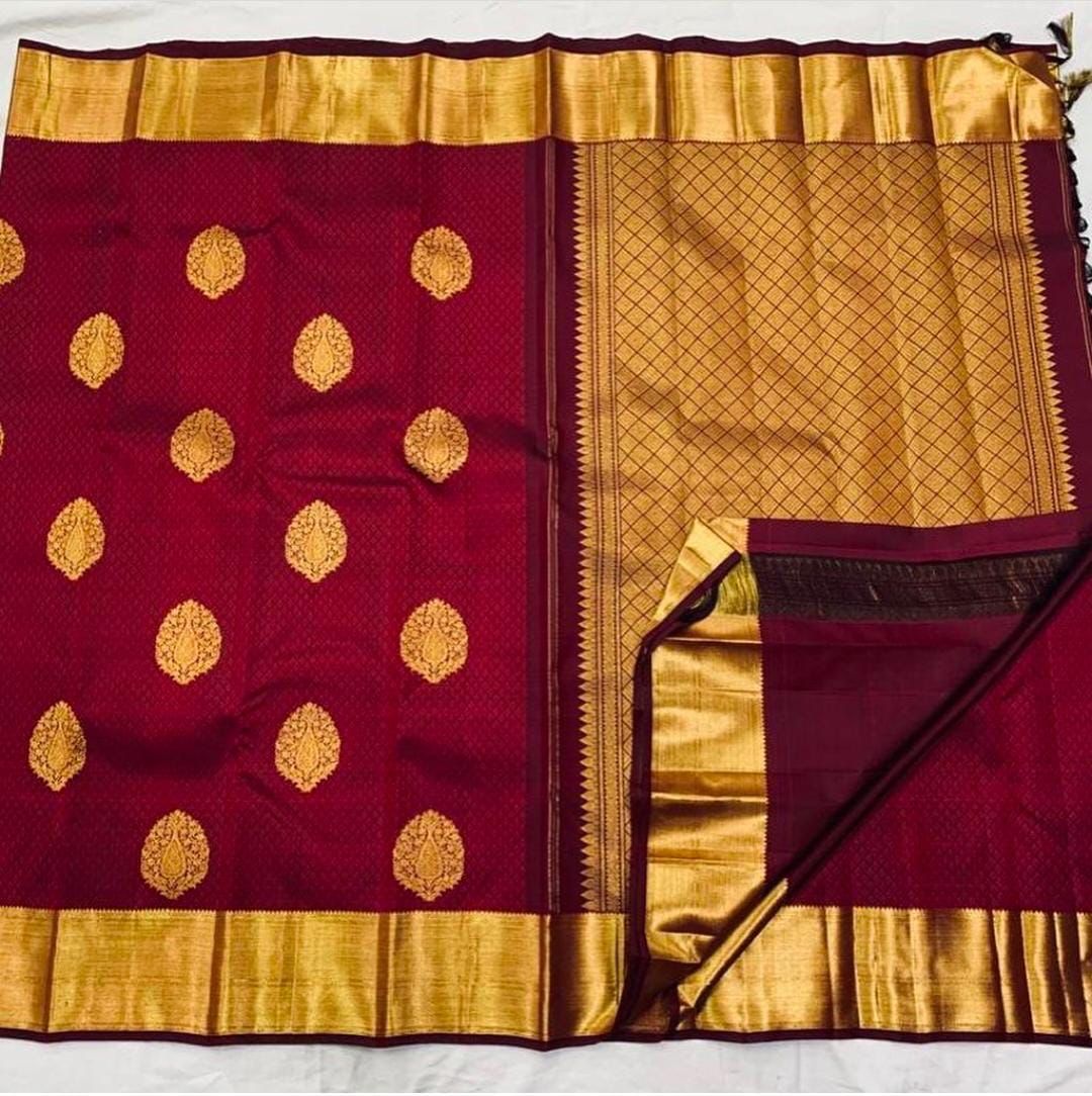 Angelic Maroon Soft Banarasi Silk Saree With Lissome Blouse Piece