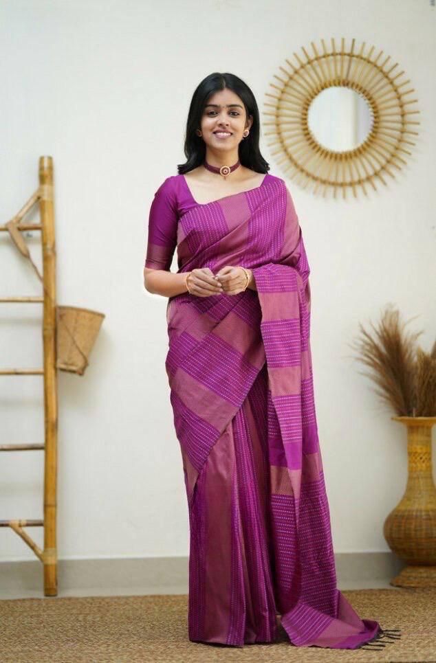 Imbrication Magenta Soft Silk Saree With Supernal Blouse Piece